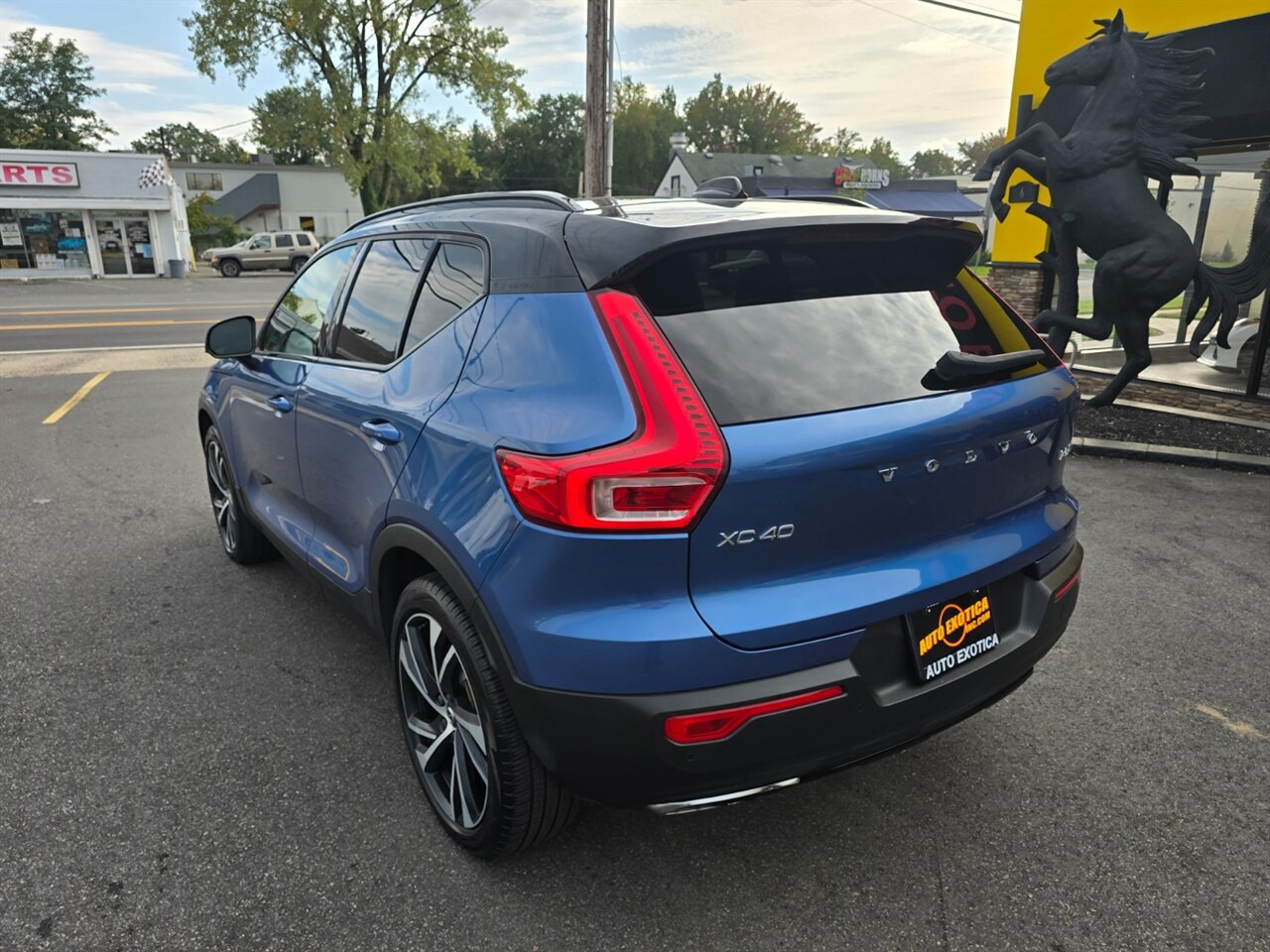 2020 Volvo XC40 T5 R-Design - Photo 2 - Red Bank, NJ 07701