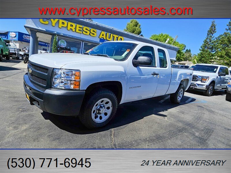 2011 Chevrolet Silverado 1500 4X4 LOW MILES  