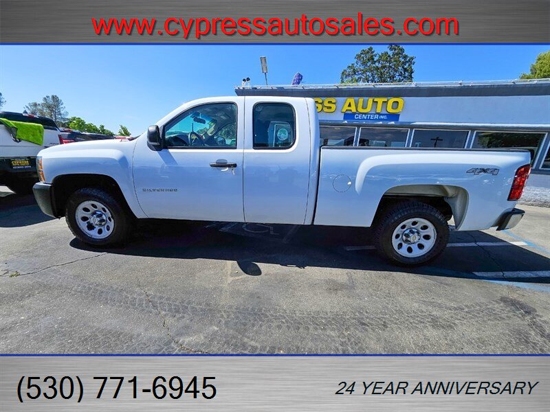 2011 Chevrolet Silverado 1500 4X4 LOW MILES  
