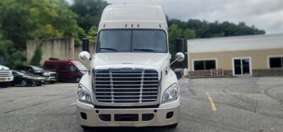 2018 Freightliner CASCADIA  72 " SLEEPER - Photo 2 - Wappingers Falls, NY 12590