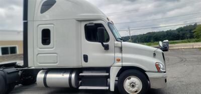 2018 Freightliner CASCADIA  72 " SLEEPER - Photo 4 - Wappingers Falls, NY 12590