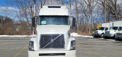 2018 Volvo VNL670  SLEEPER - Photo 2 - Wappingers Falls, NY 12590