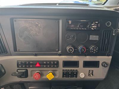2018 Freightliner CASCADIA   - Photo 8 - Wappingers Falls, NY 12590