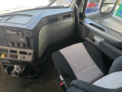 2018 Freightliner CASCADIA   - Photo 6 - Wappingers Falls, NY 12590
