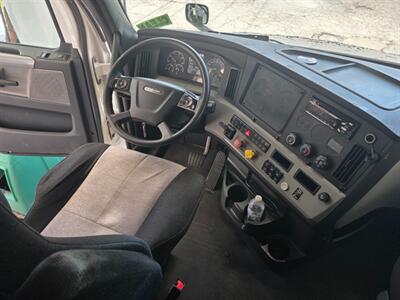 2018 Freightliner CASCADIA   - Photo 7 - Wappingers Falls, NY 12590