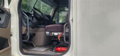 2018 Freightliner CASCADIA   - Photo 33 - Wappingers Falls, NY 12590