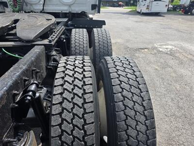 2018 Freightliner CASCADIA   - Photo 16 - Wappingers Falls, NY 12590