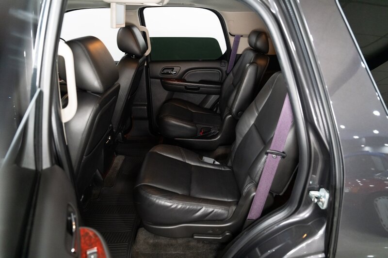 2010 Cadillac Escalade Premium   - Photo 17 - Neptune City, NJ 07753