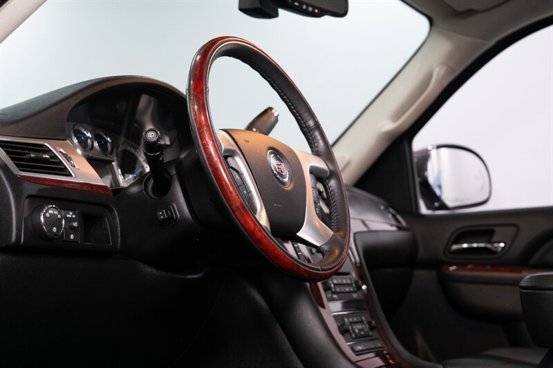 2010 Cadillac Escalade Premium   - Photo 12 - Neptune City, NJ 07753