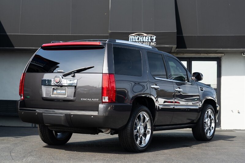 2010 Cadillac Escalade Premium   - Photo 33 - Neptune City, NJ 07753