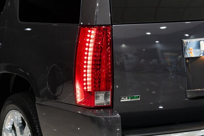 2010 Cadillac Escalade Premium   - Photo 44 - Neptune City, NJ 07753