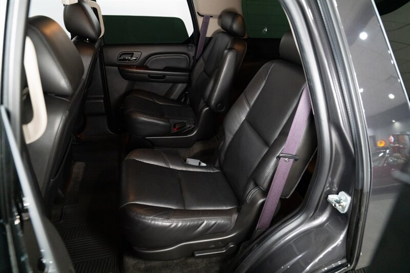 2010 Cadillac Escalade Premium   - Photo 18 - Neptune City, NJ 07753