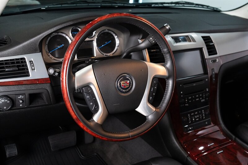2010 Cadillac Escalade Premium   - Photo 11 - Neptune City, NJ 07753