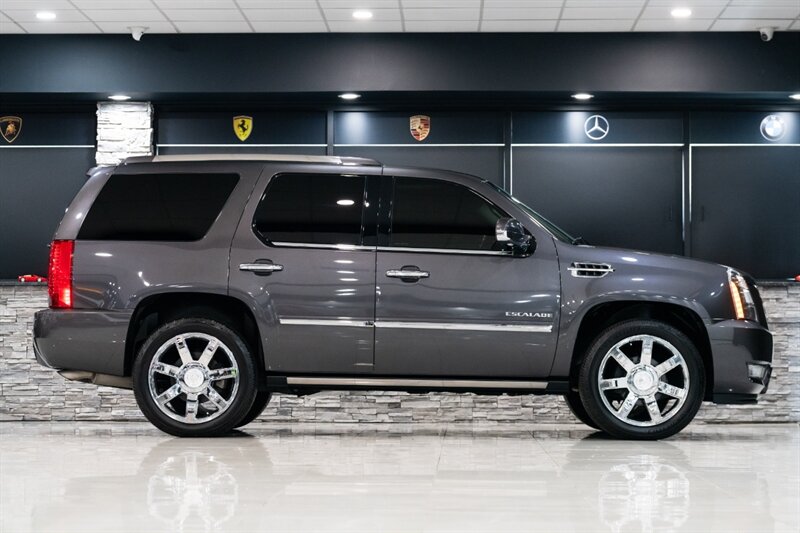 2010 Cadillac Escalade Premium   - Photo 7 - Neptune City, NJ 07753