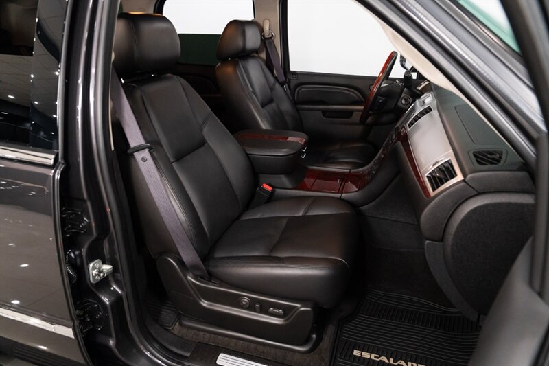 2010 Cadillac Escalade Premium   - Photo 21 - Neptune City, NJ 07753