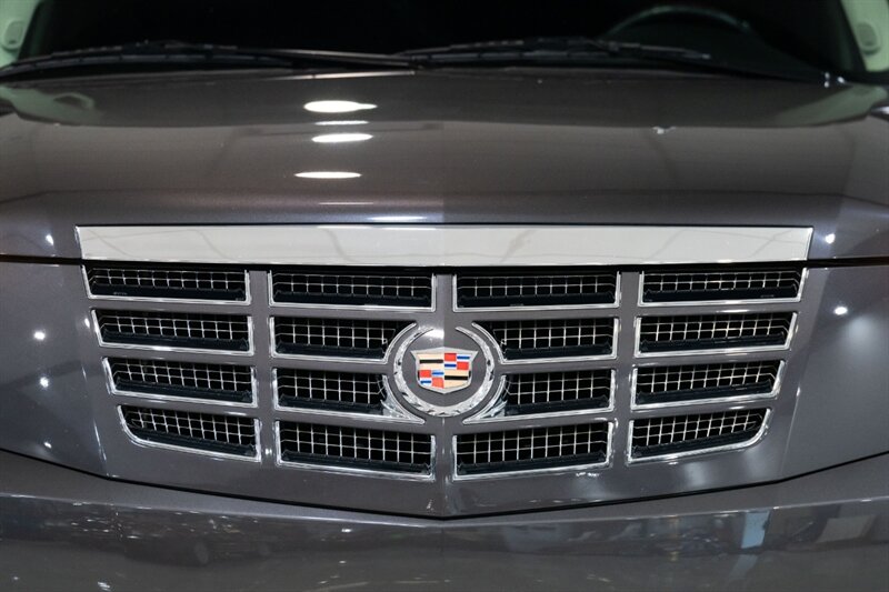 2010 Cadillac Escalade Premium   - Photo 30 - Neptune City, NJ 07753