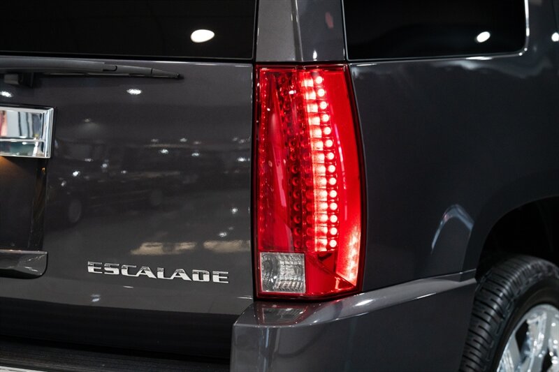 2010 Cadillac Escalade Premium   - Photo 45 - Neptune City, NJ 07753