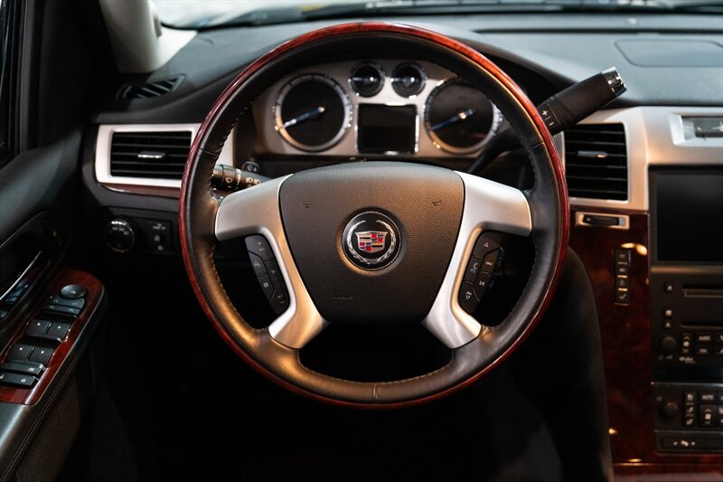 2010 Cadillac Escalade Premium   - Photo 10 - Neptune City, NJ 07753