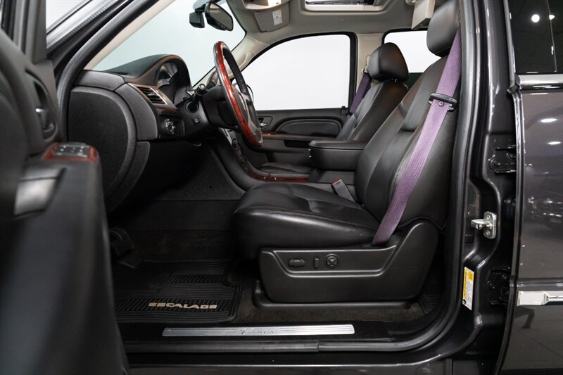 2010 Cadillac Escalade Premium   - Photo 15 - Neptune City, NJ 07753