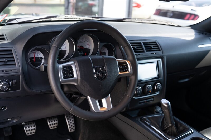 2014 Dodge Challenger R/T   - Photo 16 - Neptune City, NJ 07753