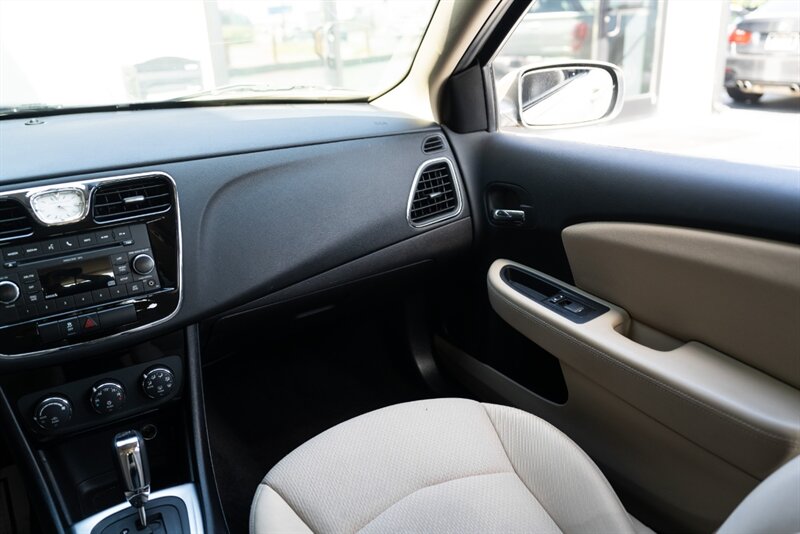 2011 Chrysler 200 Touring - Photo 17 - Neptune City, NJ 07753