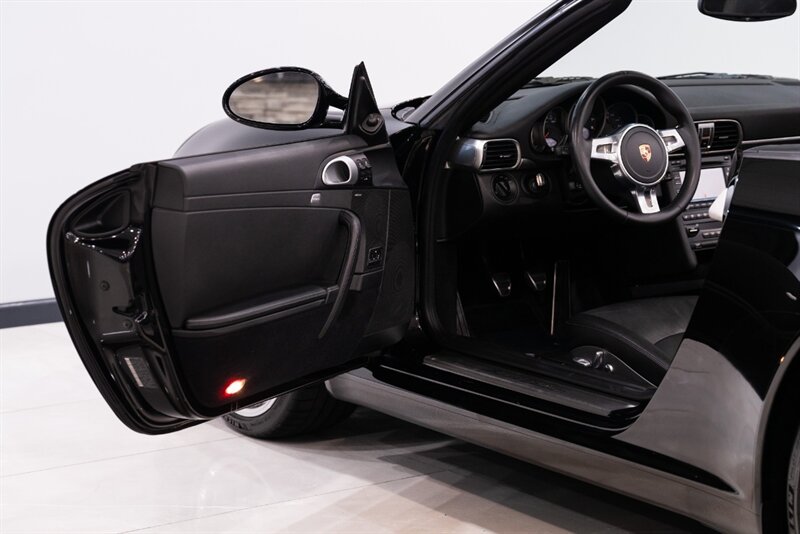 2012 Porsche 911 Black Edition - Photo 17 - Neptune City, NJ 07753