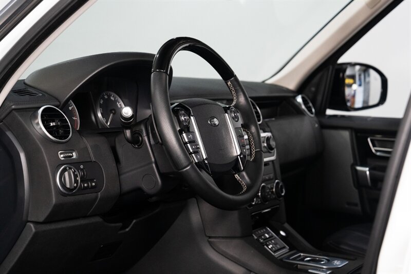 2016 Land Rover LR4 HSE   - Photo 12 - Neptune City, NJ 07753