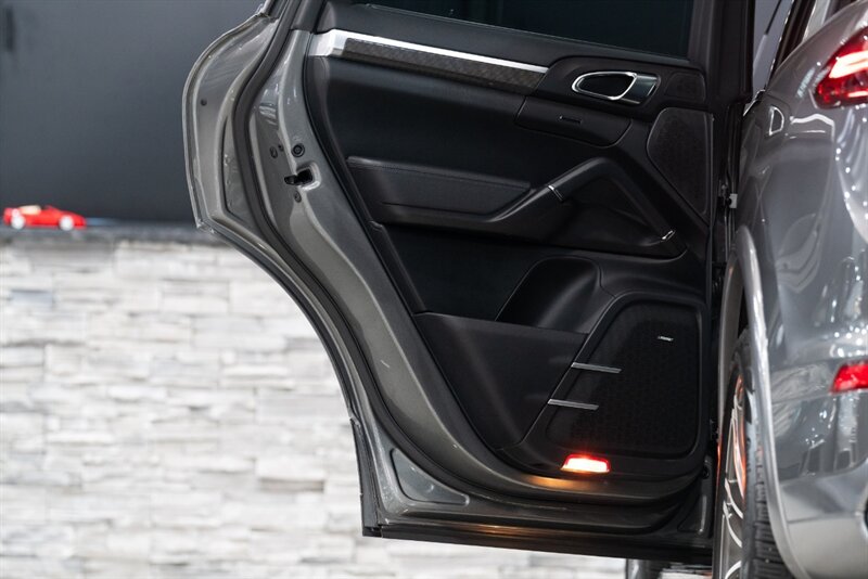 2015 Porsche Cayenne Turbo - Photo 34 - Neptune City, NJ 07753