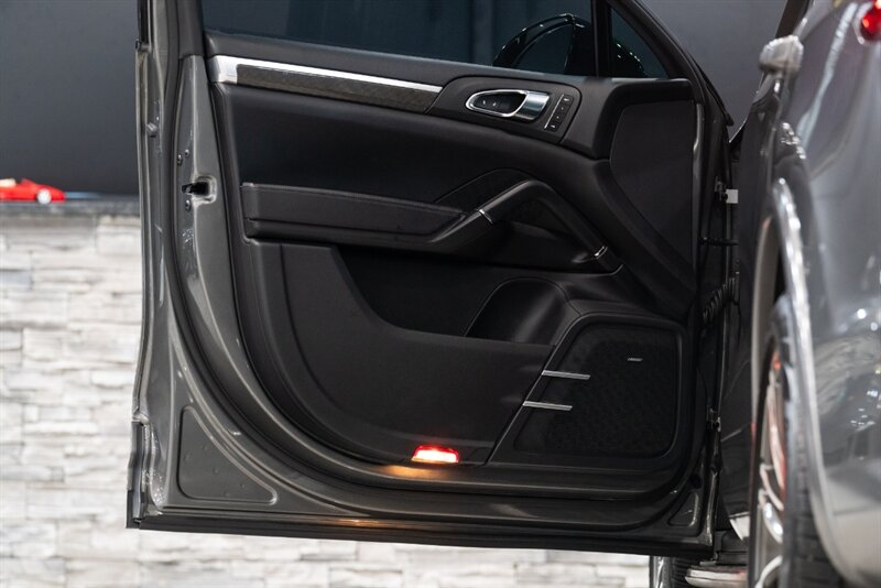 2015 Porsche Cayenne Turbo - Photo 33 - Neptune City, NJ 07753