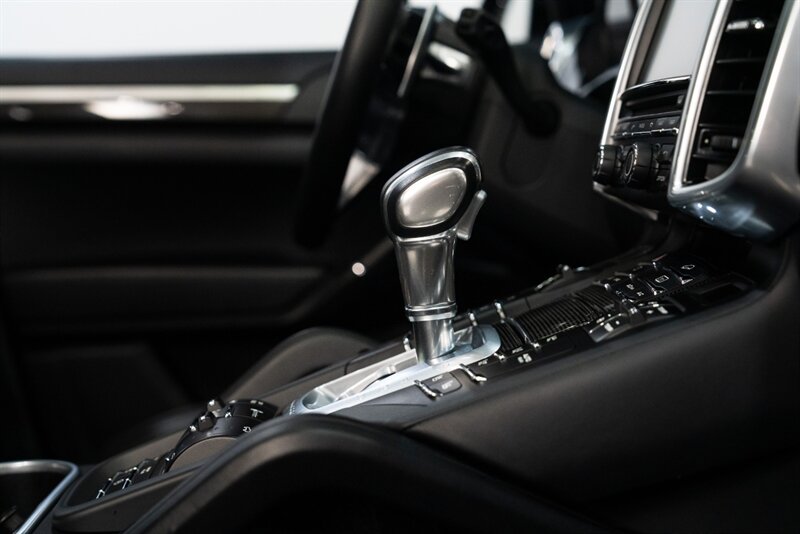 2015 Porsche Cayenne Turbo - Photo 27 - Neptune City, NJ 07753