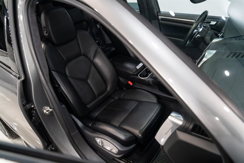 2015 Porsche Cayenne Turbo - Photo 16 - Neptune City, NJ 07753