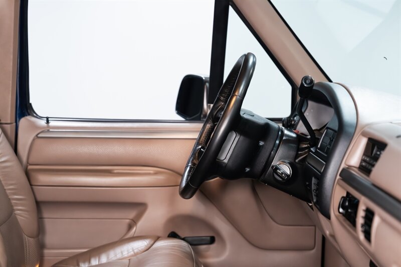 1995 Ford Bronco Eddie Bauer   - Photo 31 - Neptune City, NJ 07753