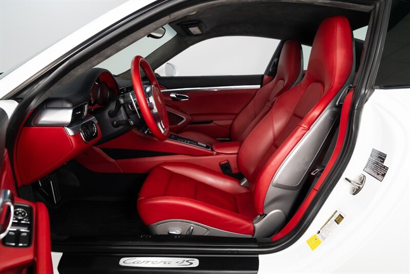 2013 Porsche 911 Carrera 4S - Photo 4 - Neptune City, NJ 07753