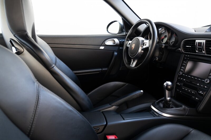2012 Porsche 911 Turbo   - Photo 16 - Neptune City, NJ 07753