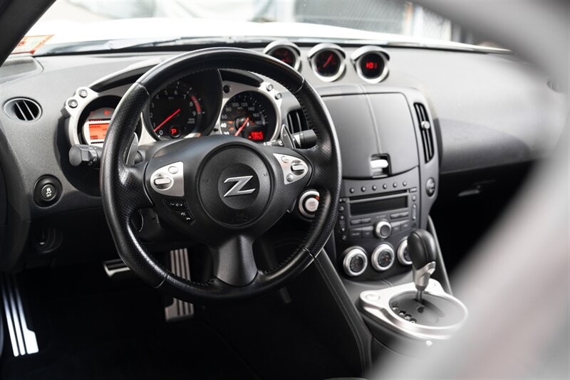 2012 Nissan 370Z Touring   - Photo 2 - Neptune City, NJ 07753