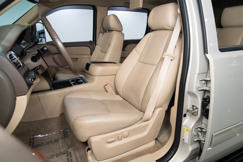 2012 GMC Yukon XL SLT 2500 - Photo 12 - Neptune City, NJ 07753