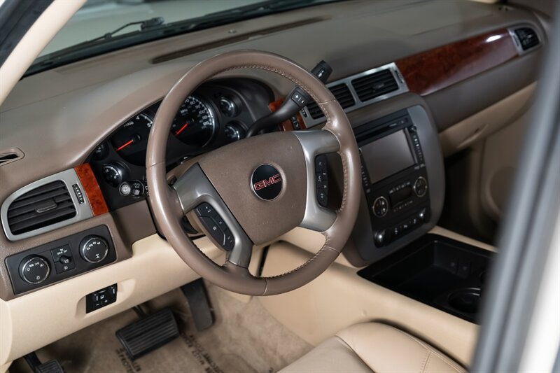 2012 GMC Yukon XL SLT 2500 - Photo 9 - Neptune City, NJ 07753