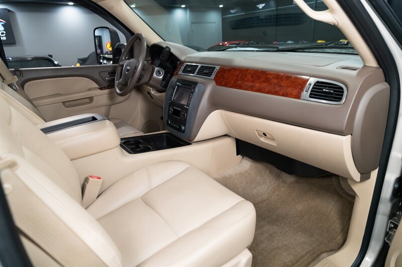 2012 GMC Yukon XL SLT 2500 - Photo 22 - Neptune City, NJ 07753