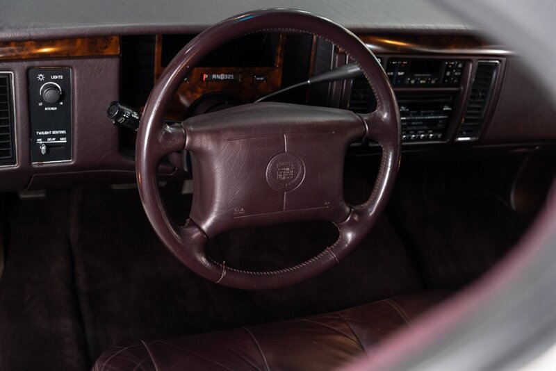 1995 Cadillac Fleetwood   - Photo 19 - Neptune City, NJ 07753