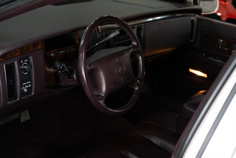 1995 Cadillac Fleetwood   - Photo 26 - Neptune City, NJ 07753