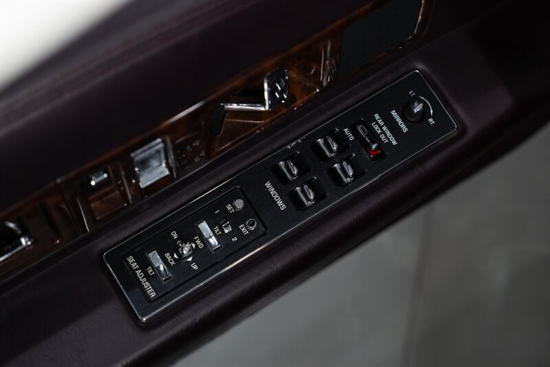 1995 Cadillac Fleetwood   - Photo 33 - Neptune City, NJ 07753