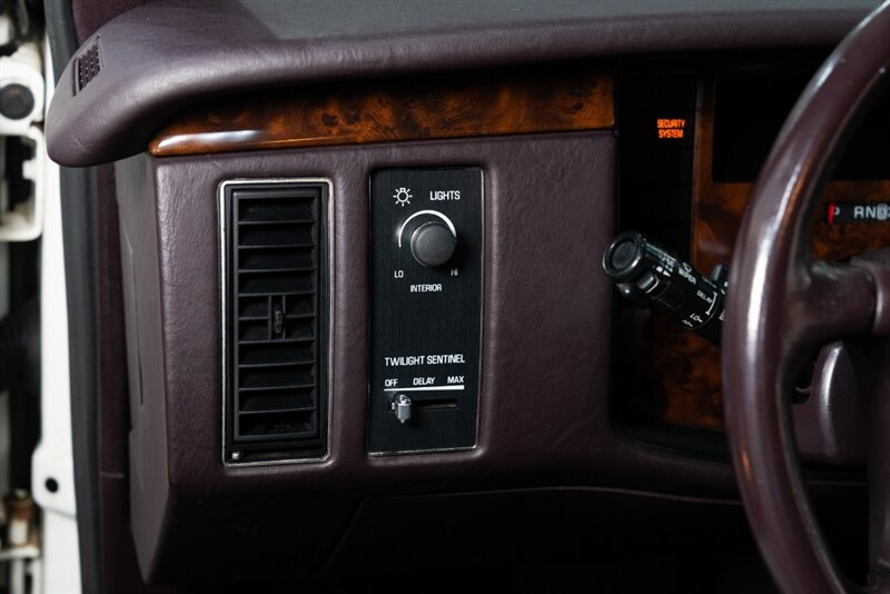 1995 Cadillac Fleetwood   - Photo 34 - Neptune City, NJ 07753