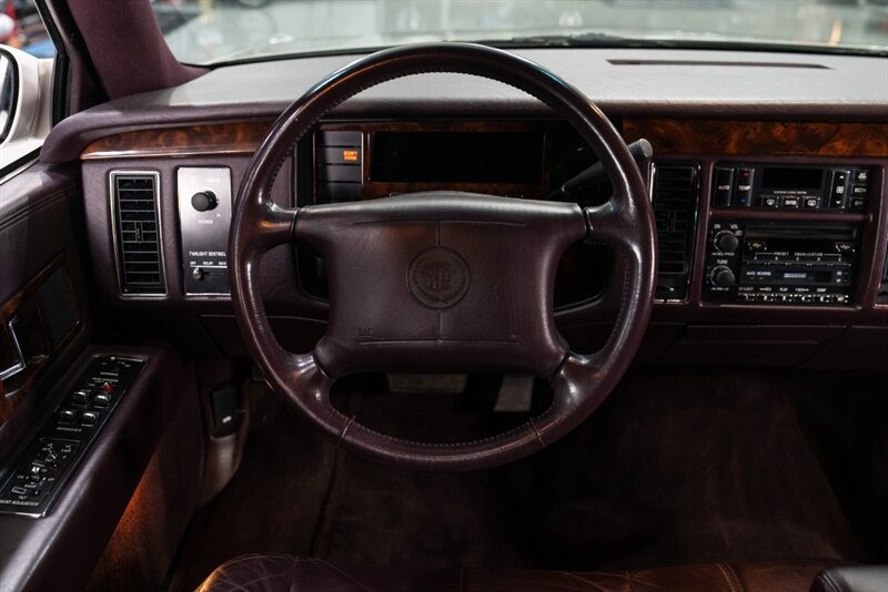 1995 Cadillac Fleetwood   - Photo 15 - Neptune City, NJ 07753