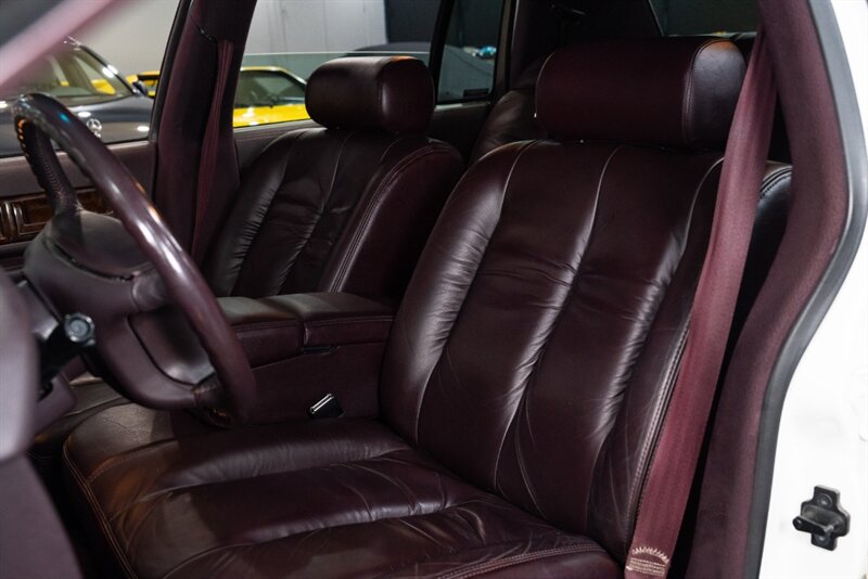 1995 Cadillac Fleetwood   - Photo 29 - Neptune City, NJ 07753