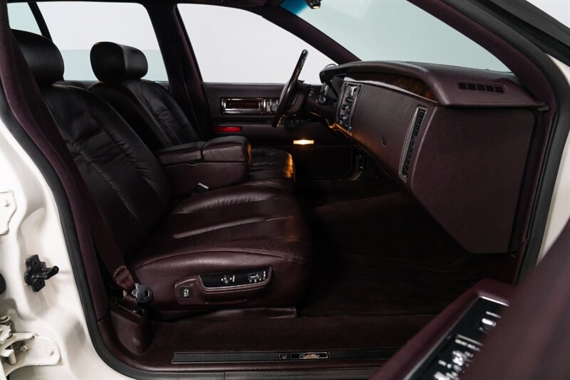 1995 Cadillac Fleetwood   - Photo 23 - Neptune City, NJ 07753