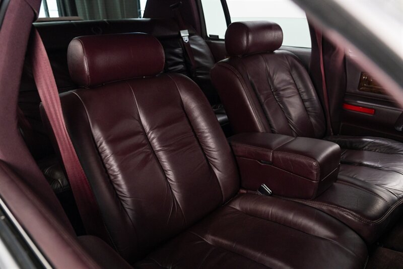 1995 Cadillac Fleetwood   - Photo 18 - Neptune City, NJ 07753