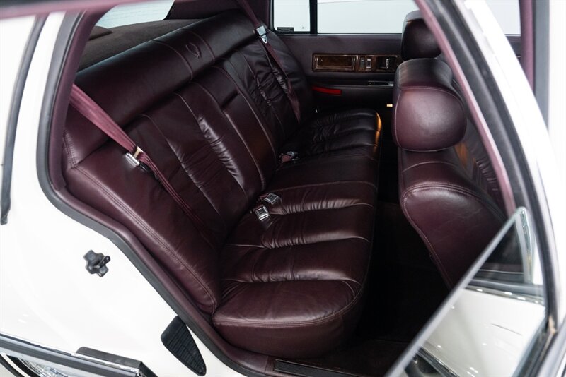 1995 Cadillac Fleetwood   - Photo 20 - Neptune City, NJ 07753