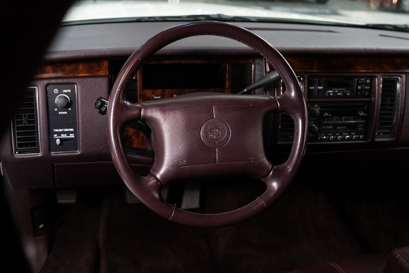 1995 Cadillac Fleetwood   - Photo 16 - Neptune City, NJ 07753