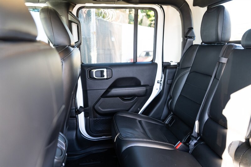 2020 Jeep Gladiator Overland   - Photo 18 - Neptune City, NJ 07753