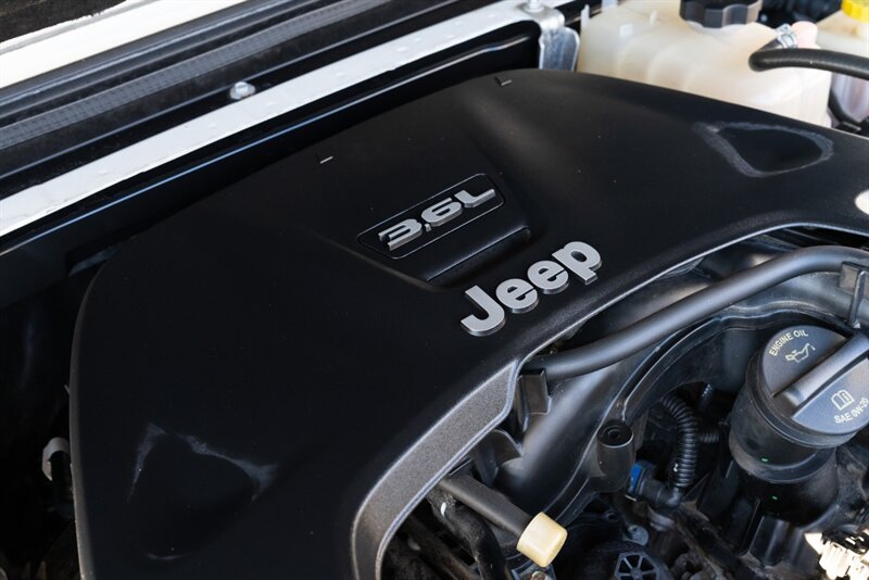 2020 Jeep Gladiator Overland   - Photo 24 - Neptune City, NJ 07753